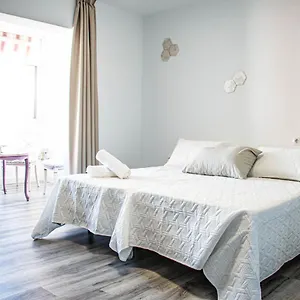 Apartamento Acogedor Estudio En Centro 5m A Pie De La Playa, Nerja